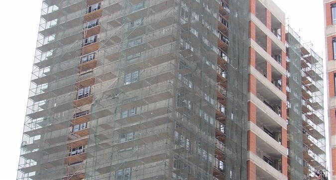 Вид с Краснобогатырской улицы на жилой комплекс Наследие Квартирный контроль