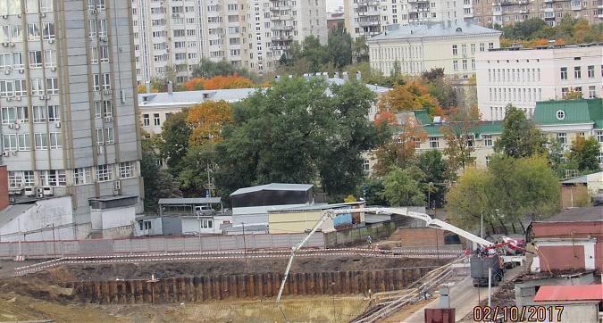 ЖК Серебряный фонтан, работы по обустройству котлована - вид с Новоалексеевской улицы, фото 1 Квартирный контроль