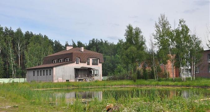 ЖК Приозерный, озеро на территории жилого комплекса, вид с улицы Лесная Квартирный контроль