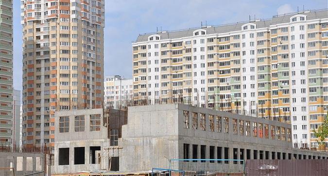 ЖК Центр 2, школа, монтаж 2-го этажа, вид с проспекта Героев Квартирный контроль