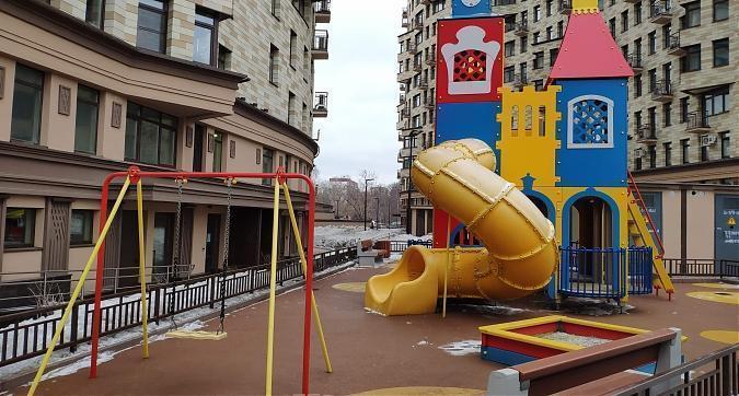 ЖК Лефорт, детская площадка, вид с ул. Княжнина, фото 3 Квартирный контроль