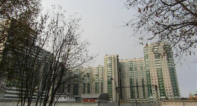 ЖК Изумрудные Холмы - вид на жилой комплекс со стороны Волоколамского шоссе Квартирный контроль