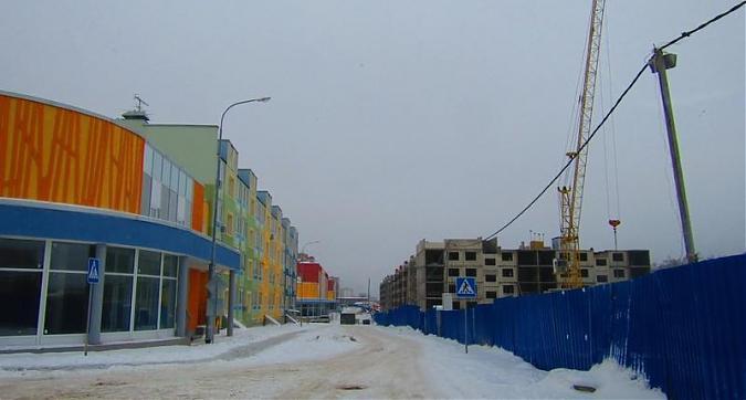 ЖК Нахабино Ясное - вид на построенные корпуса 41 и 43 и строительную площадку со стороны Садовой улицы Квартирный контроль