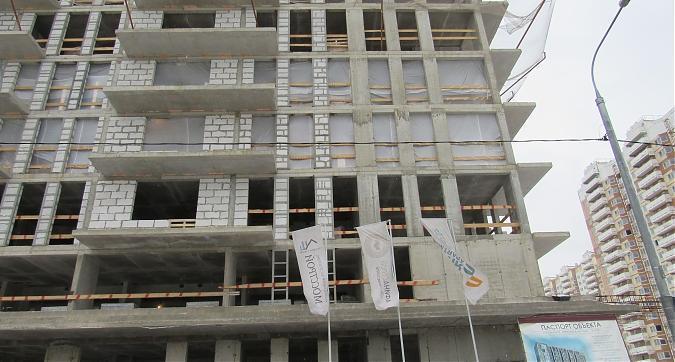 Вид с Левобережной улицы на Комплекс апартаментов Янтарь-Apartments Квартирный контроль