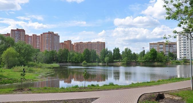 ЖК Горизонт, озеро Чкаловское вблизи жилого комплекса Квартирный контроль