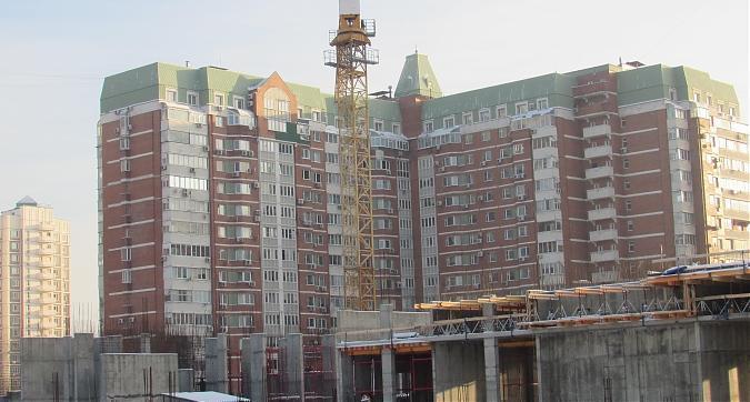 Вид с улицы Озерная на жилой комплекс Пикассо Квартирный контроль