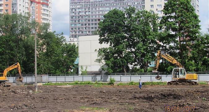 ЖК Фестиваль Парк, подготовка территории к строительным работам - вид с Фестивальной улицы Квартирный контроль