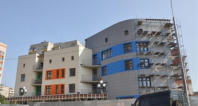 ЖК Солнечный, детская поликлиника, ведутся фасадные работы, вид с улицы Солнечная, фото 2 Квартирный контроль