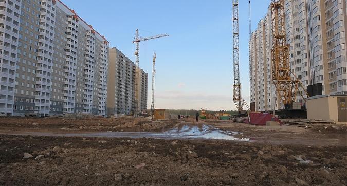 ЖК Первый Московский, строительная площадка, вид с улицы Атласова Квартирный контроль