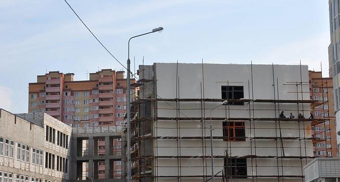 ЖК Красная горка, школа, ведутся фасадные работы, вид с проспекта Гагарина, фото 2 Квартирный контроль
