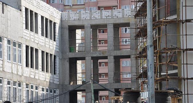ЖК Красная горка, школа, ведутся фасадные работы, вид с проспекта Гагарина, фото 3 Квартирный контроль