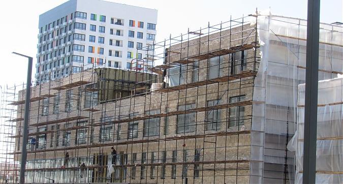 ЖК Бунинские Луга, школа, фасадные работы, вид с ул. Александры Монаховой, фото - 11 Квартирный контроль