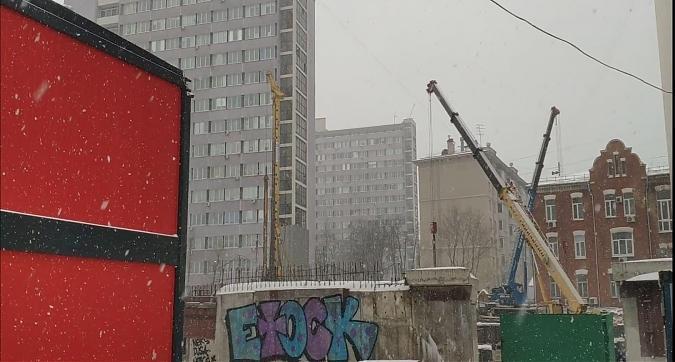 ЖК RED7, строительная площадка, вид с просп. Академика Сахарова, фото 2 Квартирный контроль