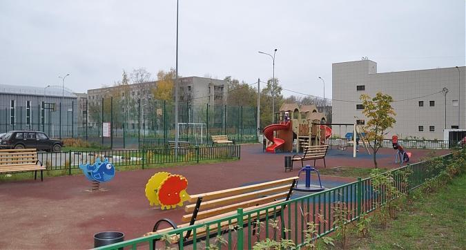Детская площадка на территории жилого комплекса Москворецкий Квартирный контроль
