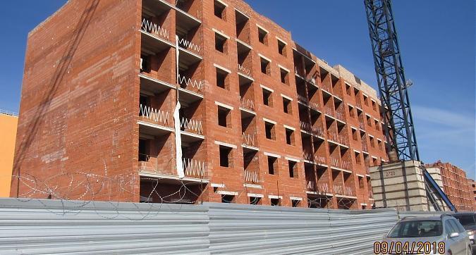 ЖК Томилино, 10-й корпус, возведение наружных стен - вид с Колхозной улицы, фото 1 Квартирный контроль