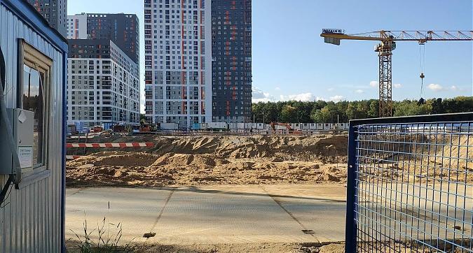 ЖК Оранж Парк, начало строительство корпусов 9 и 8, вид с Сосновой ул., фото 2 Квартирный контроль