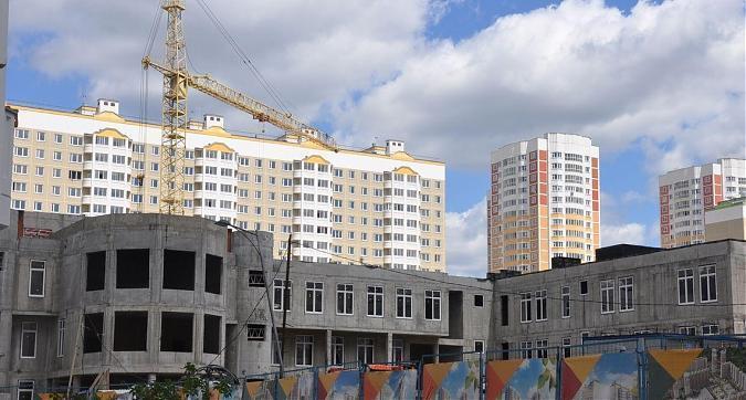 ЖК Первый Московский, школа на территории жилого комплекса, вид с улицы Атласова, фото 3 Квартирный контроль