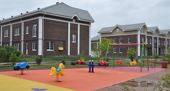 Детская площадка на территории жилого комплекса Каскад Парк Квартирный контроль