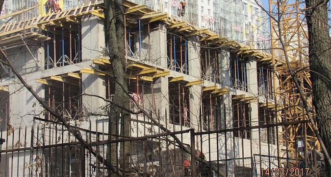 ЖК Life-Митинская Ecopark - вид на строительство 3-го корпуса с Митинской улицы Квартирный контроль