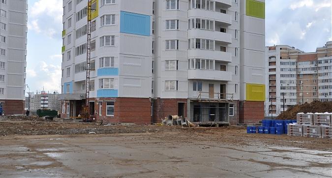 Строй площадка перед 6 корпусом в жилом районе Новокуркино Квартирный контроль