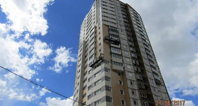 ЖК Москвич - в корпусе 4 проводится отделка фасада здания Квартирный контроль